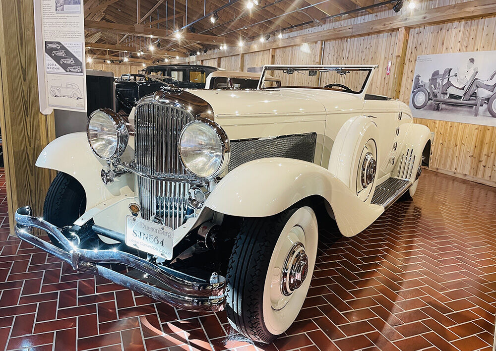 The_Gilmore_Car_Museum_1935 Duesenberg Model SJN_.JPG